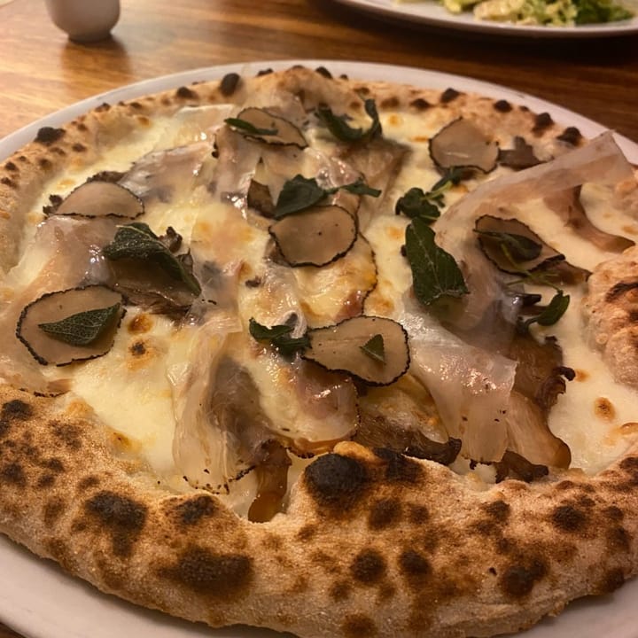 Mushroom and truffle white pizza