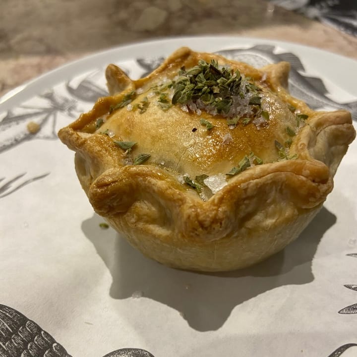 A classic Empada de Gallinha, aka, chicken pie