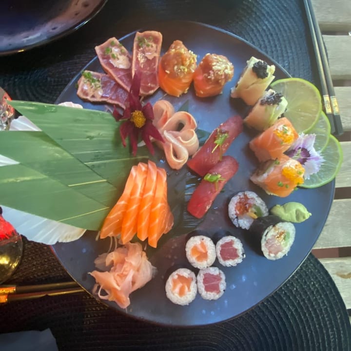 20-piece sushi combination plate with fresh sashimi, nigiri, uramaki, and rolls