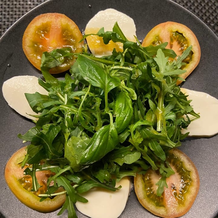 Caprese salad with fior de latte, tomato, arugula and green pesto